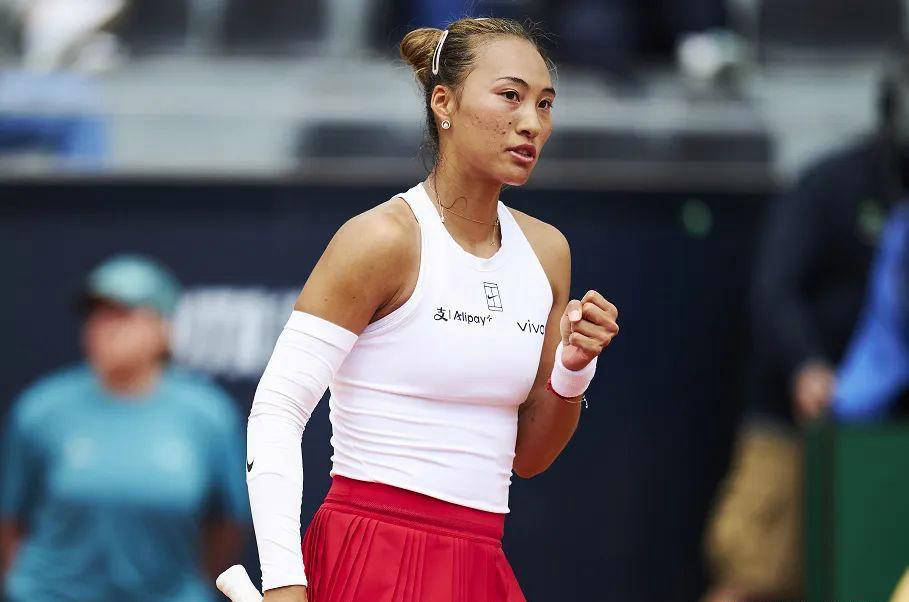 郑钦文喜获双重好消息！顺利晋级八强，期待更上一层楼